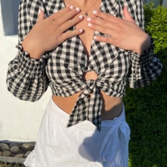 Zara Tops - ZARA Women's Black & White Gingham Check Tie Front Key Hole Crop Top M Festival